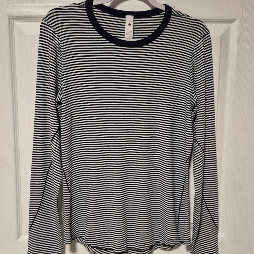 LULULEMON LONG SLEEVE TOP - Size 12